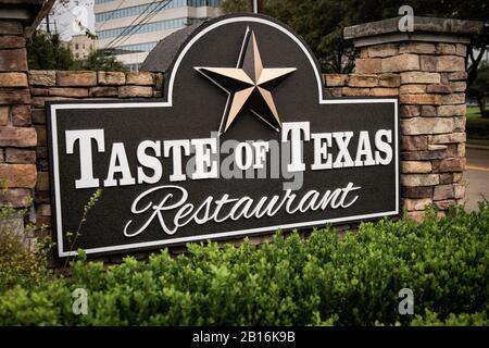 Houston, Texas - 11. Februar 2020: Geschmack von Texas Steakhouse und Restaurant-Außenschild Stockfoto