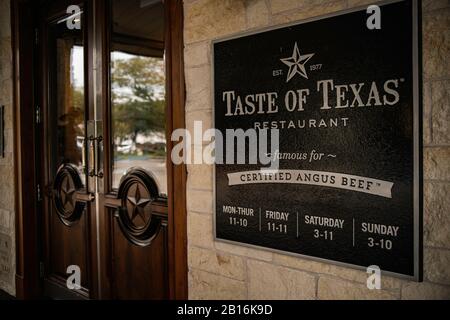 Houston, Texas - 11. Februar 2020: Eintrittszeichen für das Steakhouse und das Restaurant von Texas Stockfoto