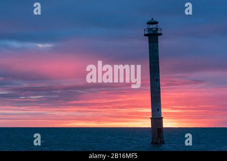 Skew Leuchtturm an der Ostsee. Kiipsaar, Harilaid, Saaremaa, Estland, Europa. Stockfoto