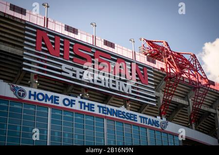 Nashville, Tennessee - 27. Januar 2020: zeichen für Nissan Stadium, Heimstadion der NFL Tennessee Titans Fußballmannschaft Stockfoto