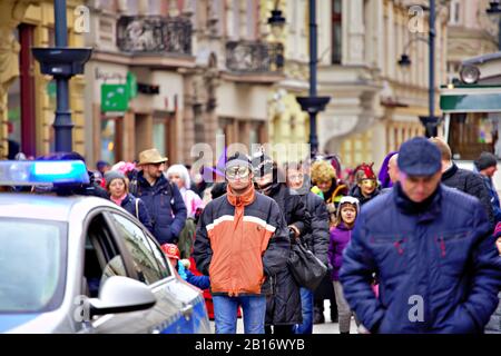 Sonntag, 23. Februar 2020: Karneval in Lodz in Lodz: Großer Umzug entlang der Piotrkowska-Straße am letzten Karnevalswochenende Stockfoto