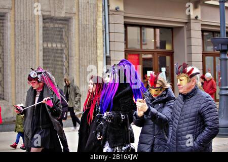 Sonntag, 23. Februar 2020: Karneval in Lodz in Lodz: Großer Umzug entlang der Piotrkowska-Straße am letzten Karnevalswochenende Stockfoto