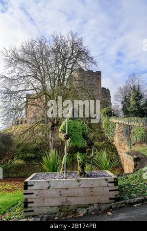 Topiarfigur, Tamworth Castle, eine normannische Burg, Stadt Tamworth, Staffordshire, England Stockfoto