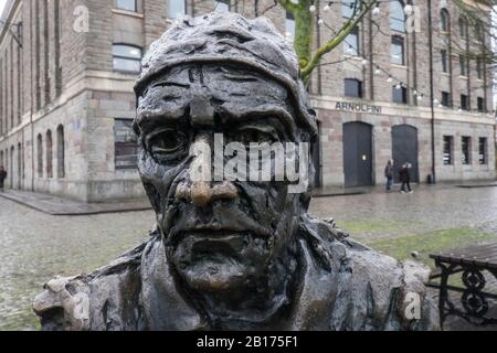 Statue,von,John Cabot,Harbourside,in der Nähe,Arnolfini,Bristol,Stadt,Zentrum,West Country,Südwesten,England,Englisch,Großbritannien,Großbritannien,GB,Großbritannien,Großbritannien,Großbritannien Stockfoto