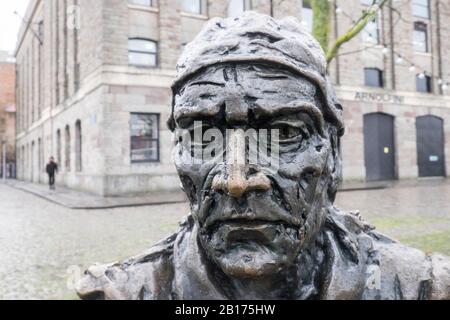 Statue,von,John Cabot,Harbourside,in der Nähe,Arnolfini,Bristol,Stadt,Zentrum,West Country,Südwesten,England,Englisch,Großbritannien,Großbritannien,GB,Großbritannien,Großbritannien,Großbritannien Stockfoto