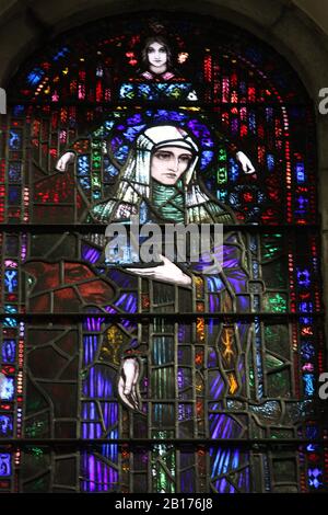 Glasfenster von Harry Clarke in der Honan-Kapelle in Cork Stockfoto