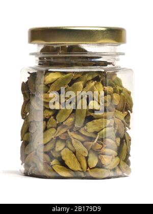 Echtes Kardamom (Elettaria cardamomum, Amomum cardamon), getrocknete Hülsen in einem Glas Stockfoto