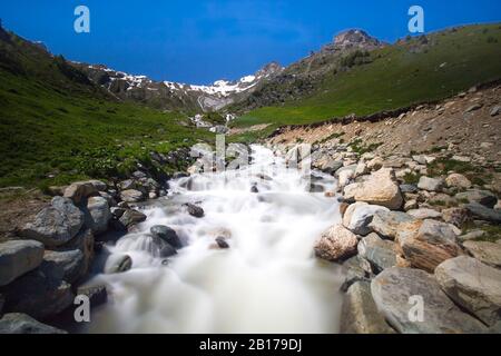 Bergbach am Loetschental, Schweiz, Wallis, Wiler Stockfoto