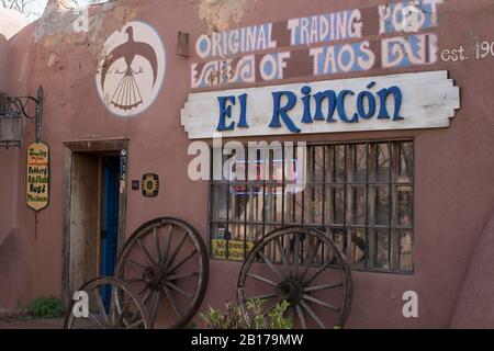 Ältester Handelsposten in Taos seit dem Jahr 1909. Bietet alle Arten von Schmuck, Geschenken, Kunst usw. Stockfoto