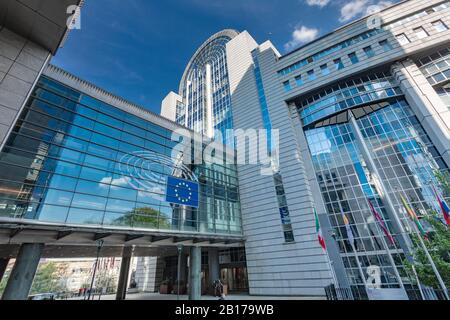 Aufbau des Europäischen Parlaments in Brüssel, Belgien. Gebäude der Europäischen kommission. Symbol der Europäischen Union. Stockfoto