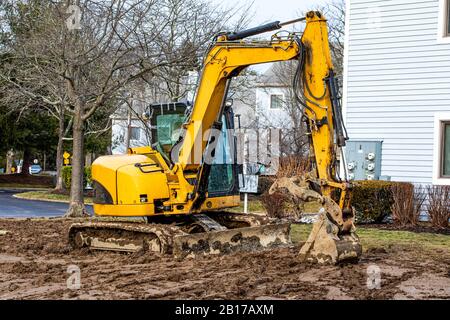 Bagger Bulldozer Baggerlader schwere Maschinen Hausverbesserungen arbeiten am Tag Stockfoto