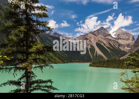 Kinney Lake, mit eiszeitlichem Mehl gefärbt, im Mount Robson Provincial Park, British Columbia, Kanada Stockfoto