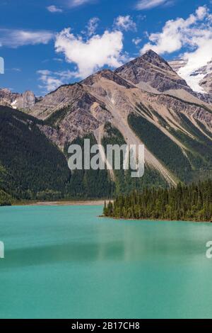 Kinney Lake, mit eiszeitlichem Mehl gefärbt, im Mount Robson Provincial Park, British Columbia, Kanada Stockfoto