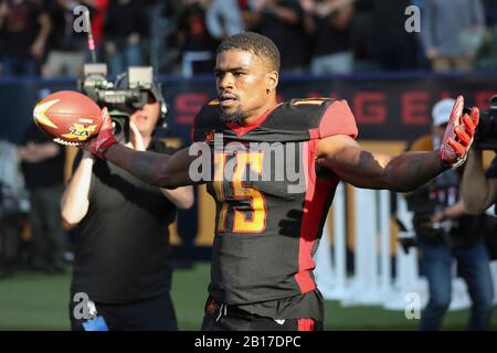 Februar 2020:LA Wildcats Wide Receiver McBride Tre (15) feiert nach seinem Tauchtouchdown-Empfang im Spiel zwischen DC Defenders und Los Angeles Wildcats, Dignity Health Sports Park, Carson, CA. Peter Joneleit/CSM Stockfoto