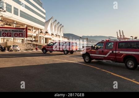 Vancouver, KANADA - 19. FEBRUAR 2020: Feuerwehrwagen auf der Straße in der Innenstadt. Stockfoto