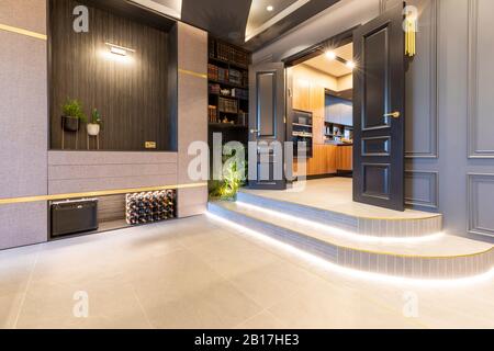 Interieur des Wohnzimmers in einem luxuriösen Anwesen, London, Großbritannien Stockfoto