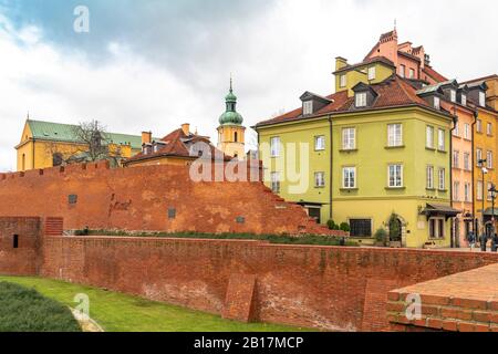 Reste der historischen Verteidigungsmauer von der Festung der Altstadt, Stare Miasto, Warschau, Polen Stockfoto