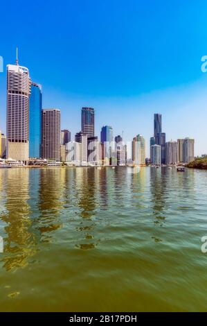 Australien, Brisbane, Skyline der Stadt über dem Brisbane River Stockfoto