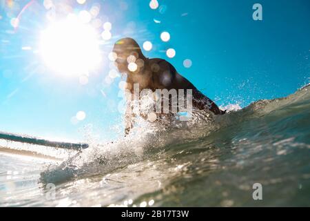 Weibliche Surfer, Bali, Indonesien Stockfoto