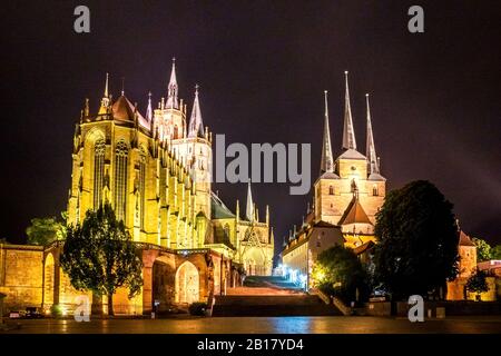 Deutschland, Thüringen, Erfurt, Erfurter Dom und St. Severus Kirche bei Nacht Stockfoto