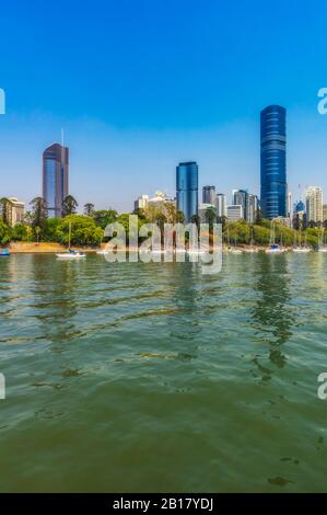 Australien, Brisbane, Skyline der Stadt über dem Brisbane River Stockfoto