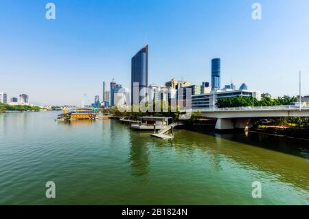 Australien, Brisbane, Skyline der Stadt über dem Brisbane River Stockfoto