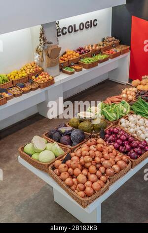 Obst und Gemüse im Bioladen Stockfoto