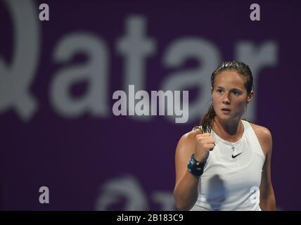 Doha, Katar. Februar 2020. Daria Kasatkina aus Russland feiert beim ersten Vorrundenspiel der Damen gegen Garbine Muguruza aus Spanien beim Tennisturnier der WTA Qatar Open 2020 in Doha, Katar, 23. Februar 2020 das Punktefahren. Kredit: Nikku/Xinhua/Alamy Live News Stockfoto