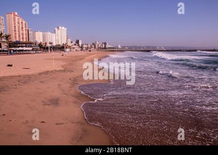 Hotels entlang der goldenen Meile von durban, vom Strand aus gesehen Stockfoto