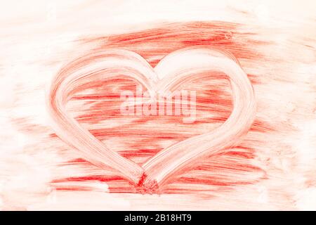 Gemaltes rotes Herz aus rotem Lippenstift. Valentines Tageskonzept. Stockfoto