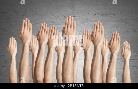 Zeile des Menschen Hände sichtbar Abstimmung Geste Stockfoto