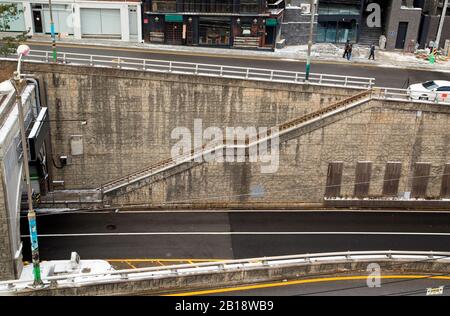 Treppe am Ende des Jahamun-Tunnels, 17. Februar 2020: EINE Treppe am nördlichen Ende des Jahamun-Tunnels in Seoul, Südkorea. Der Tunnel und die Treppe sind Drehorte des Oscar-prämierten koreanischen Films "Parasite" unter der Regie von Bong Joon-Ho. Credit: Lee Jae-Won/AFLO/Alamy Live News Stockfoto