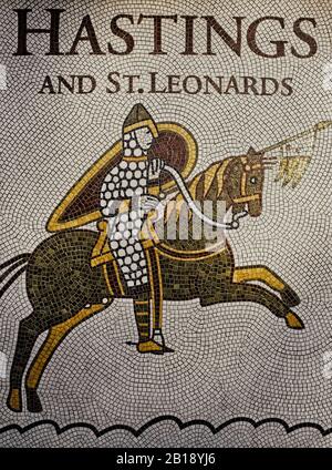 Battle of Hastings themed Hastings and St Leonards Town Sign, East Sussex, England, Großbritannien Stockfoto