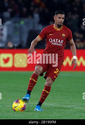 Rom, Italien. Februar 2020. Romas Bruno Peres während des Serie-A-Fußballspiels zwischen Roma und Lecce im Olympiastadion im Einsatz. Kredit: Bilder Aktualisieren/Alamy Live News Stockfoto