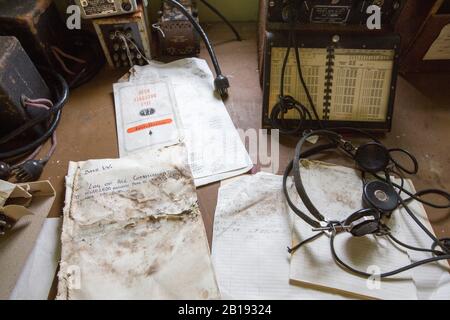 Der Funkraum in Station W, einer alten britischen wissenschaftlichen Forschungsstation auf der Detaille Island, Graham Land, Antarktis. Stockfoto