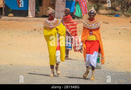 Marsabit, Kenia - 16. Januar 2015: Afrikanische Frauen aus dem Stamm der Samburu (ähnlich dem Stamm der Masai) im nationalen Schmuck. Stockfoto