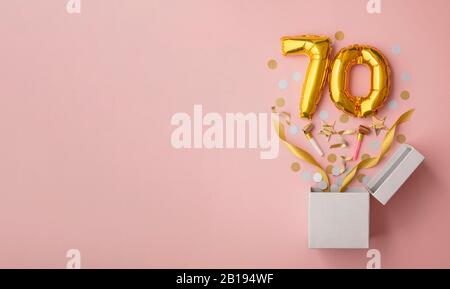 Geburtstagsfeier des Ballons Nummer 70 Geschenkbox Lay Flat Explosion Stockfoto