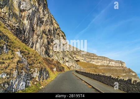 Marine Drive Around the Great Orme zeigt die Kalksteine und die Dolomite-Klippen auf der Ostseite Llandudno North Wales UK Februar 2019 5576 Stockfoto