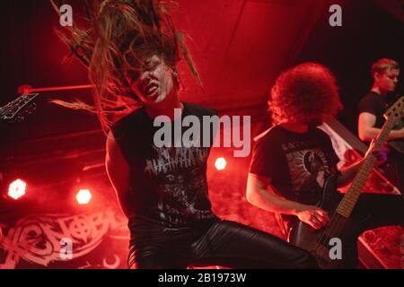 Bergen, Norwegen. September 2019. Die dänische Extreme-Metal-Band Xenoblight führt ein Live-Konzert im Inneren in Bergen durch. Hier ist die Vokalistin Marika Hyldmar live auf der Bühne zu sehen. (Foto: Gonzales Foto - Jarle H. Moe). Stockfoto