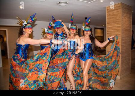 CARNAVAL MODELOS VAILANDO SITGES BARCELONA,23/02/2020 SITGES CARNAVAL 2020 Stockfoto