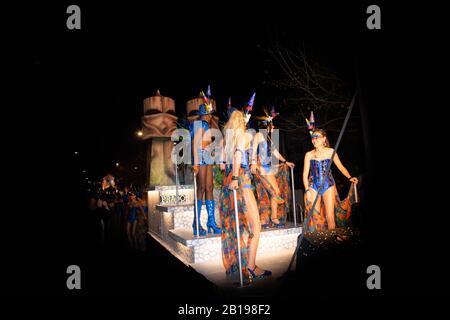 CARNAVAL MODELOS VAILANDO SITGES BARCELONA,23/02/2020 SITGES CARNAVAL 2020 Stockfoto