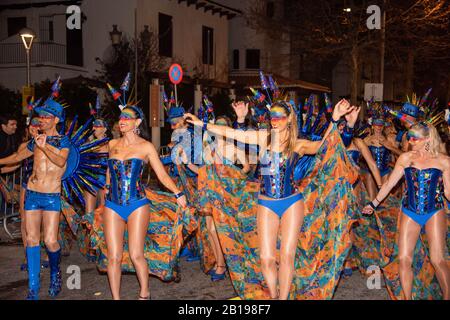 CARNAVAL MODELOS VAILANDO SITGES BARCELONA,23/02/2020 SITGES CARNAVAL 2020 Stockfoto