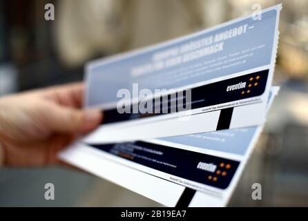 Berlin, Deutschland. April 2015. Illustration - Konzertkarten des Veranstalters CTS Eventim. (Auch dpa "Coronavirus inkriminiert CTS Eventim - Sorge um Großveranstaltungen") Credit: Britta Pedersen / zb / dpa / Alamy Live News Stockfoto