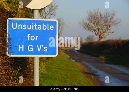 Unsuiable für hgv's Warnschild auf der Landstraße york yorkshire united Kingdom Stockfoto