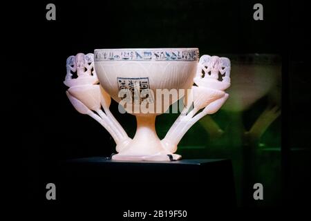 Lotus-Kelch oder Wishing Cup von der Tutanchamun Exhibition in London. Stockfoto