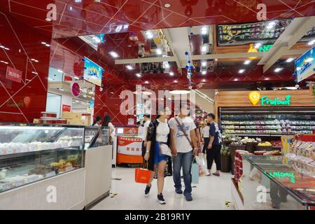 Shanghai, china nanjing Road Food Store, touristisches Lebensmittel-Einkaufszentrum. Stockfoto