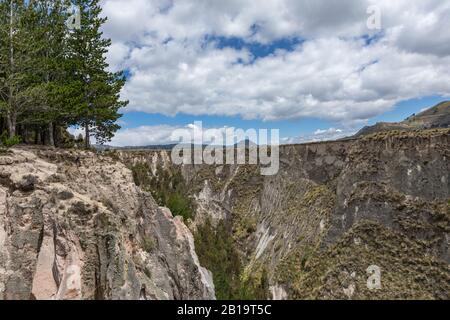 Panoramablick auf den Rio Toachi Canyon, in der Nähe von Quilotoa, Cotopaxi, Ecuador. Südamerika. Stockfoto