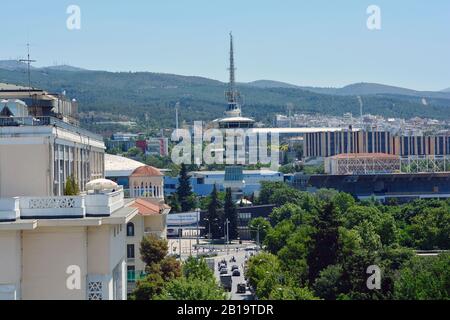 Saloniki, Griechenland - 09. Juni 2017: Stadtbild mit Gebäuden und Kommunikationsturm Stockfoto