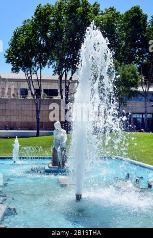 Saloniki, Griechenland - 09. Juni 2017: Brunnen mit Skulptur - Badefrau - von Nikolas Pavlopoulos. Stockfoto