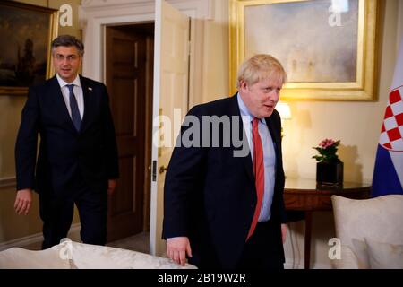 Premierminister Boris Johnson mit Andrej Plenkovic, dem Premierminister Kroatiens, kam zu einem Treffen in der Downing Street, London. Stockfoto